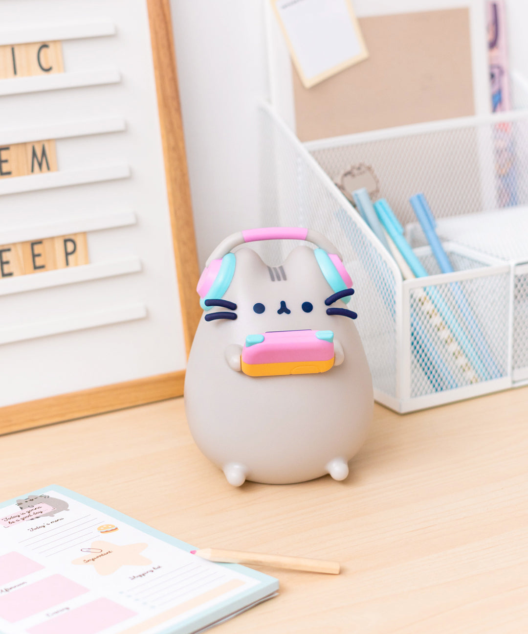 Gaming Pusheen Lamp - Image 2