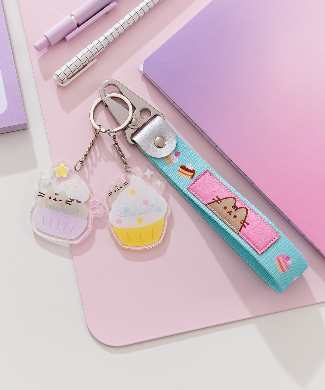 Pusheen Cupcake Keystrap