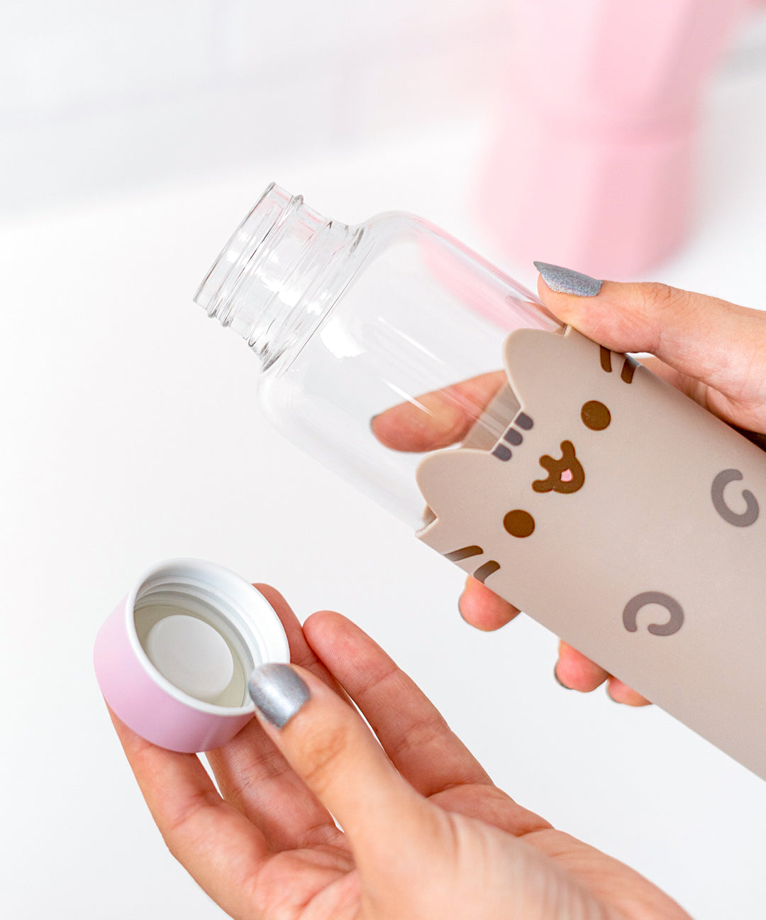 Pusheen Glass Water Bottle - Image 2